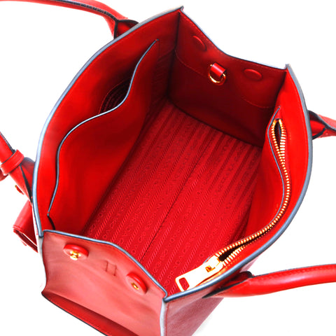 Prada Prada Logo 2way Lederhandtasche mit Charm Red P13465