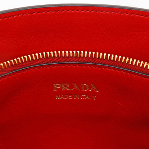 Prada Prada Logo 2way Lederhandtasche mit Charm Red P13465