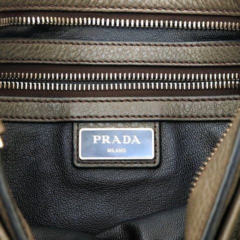 プラダ PRADA トライアングルロゴ レザー ショルダーバッグ グレー P13719