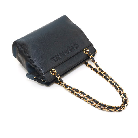 Chanel Chanel Caviar Skin Logo Kette Handumkeltasche Schwarz P13910