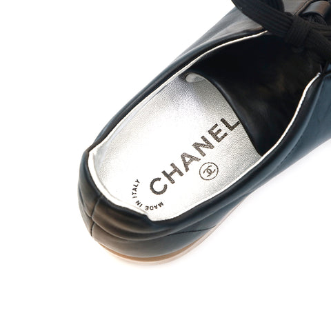 Chanel Chanel Coco Mark Clear Sole Sneakers en cuir noir P13928