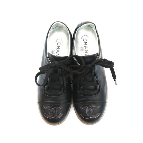Chanel Chanel Coco Mark Clear Sole Sneakers en cuir noir P13928