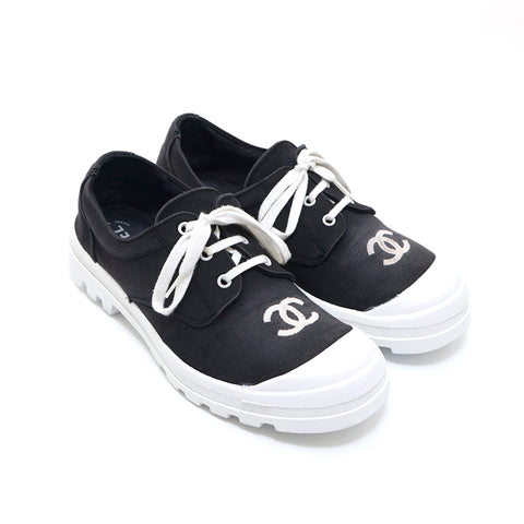Chanel CHANEL Coco Mark Canvas Sneakers Black x White P13931 – NUIR VINTAGE