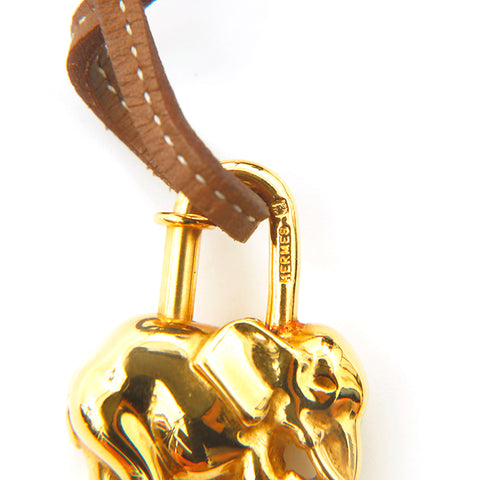 Hermes Hermes Elephant Motiv Cadena Padrock Charm Gold P14145