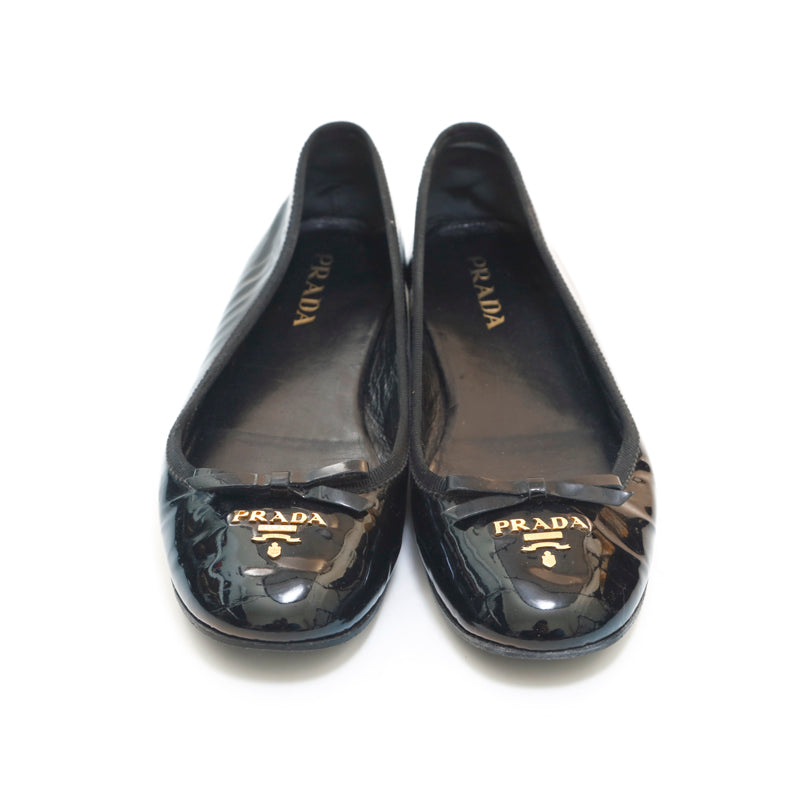 美品 PRADA プラダ ブラック リボン パンプス バレエ エナメル ロゴ プラダ PRADA エナメル ロゴリボン バレエ パンプス ブラック