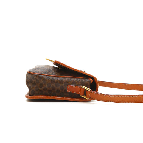 Old CELINE Macadam Shoulder Bag Crossbody Pochette Beige Leather Flap Italy  Auth