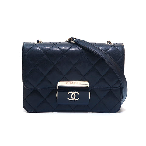 シャネル CHANEL ココマーク マトラッセ プレート チェーン ショルダーバッグ ブラック P15692