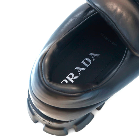 プラダ PRADA ロゴ 厚底 レザー スニーカー ブラック P15829 – NUIR