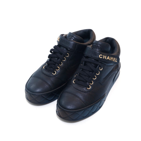 香奈儿香奈儿徽标皮革运动鞋黑色P15832