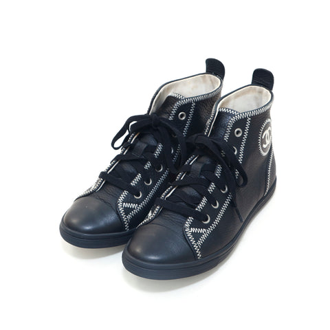 香奈儿可可马克皮革运动鞋黑色P15836