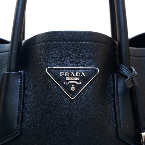 プラダ PRADA 三角ロゴ レザー トートバッグ ブラック P15936