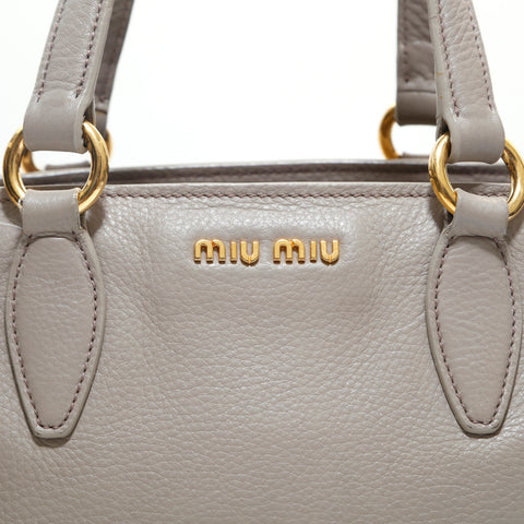 ミュウ ミュウ Miu Miu ロゴ レザー 三層式 ハンドバッグ グレー P15987