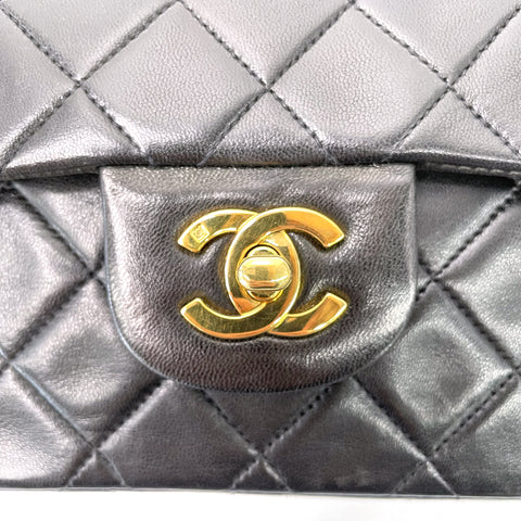 シャネル CHANEL ダブルフラップ マトラッセ ココマーク ショルダーバッグ レザー ブラック WS1176