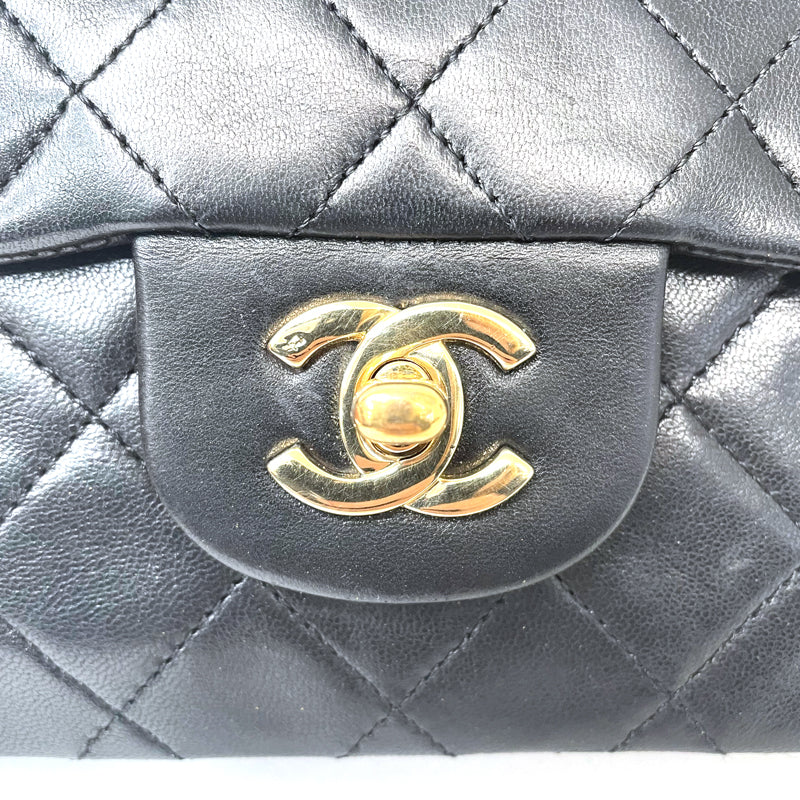 CHANEL ショルダーバッグ　Wフラップ　ヴィンテージ CHANEL シャネル ショルダーバッグ チェーン Wフラップ 25 Vステッチ