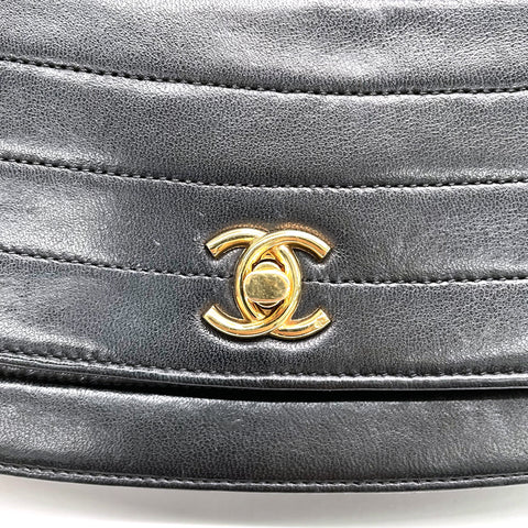 シャネル CHANEL ハーフムーンチェーン ショルダーバッグ VINTAGE 中古 定番 ラムスキン ブラック WS2088