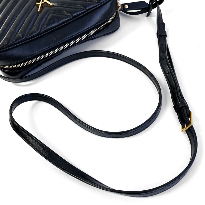 新品未使用SAINT LAURENT ブラック フリンジ ショルダーバッグ 最終値下SAINT LAURENT フリンジショルダーバッグゴールド