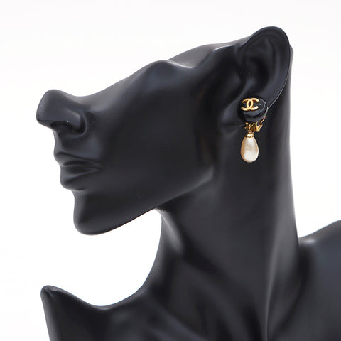 Chanel Coco Mark Pearl 1994 Earrings GP Gold x Black WS3375