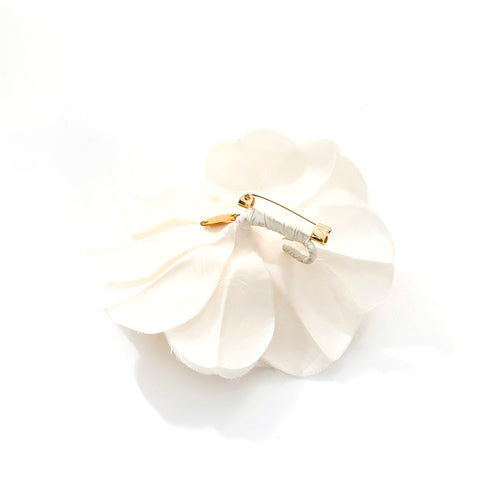 Chanel Camellia Brooch blanc WS5708