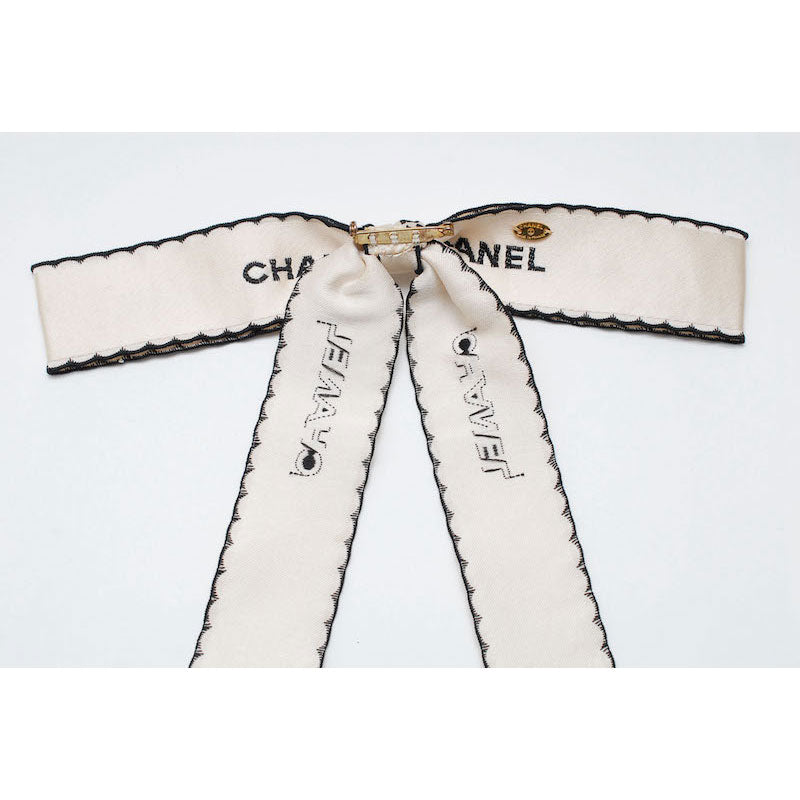 Chanel CHANEL logo ribbon brooch brooch satin ivory P0731 – NUIR VINTAGE